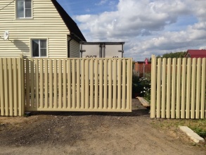 Ворота откатные из евроштакетника - пример 12 фото в Больших Дворах