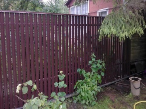 Забор из евроштакетника с бетонированием столбов 28 метров фото в Больших Дворах