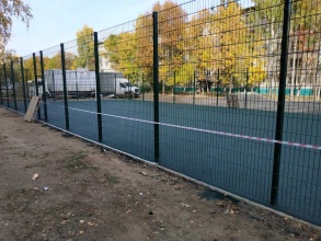 Забор на спортивную площадку 40 метров фото в Больших Дворах