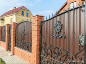 Кирпичный забор с ковкой  150 метров фото в Больших Дворах