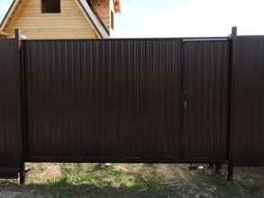 Ворота из профнастила откатные - пример 11 фото в Больших Дворах
