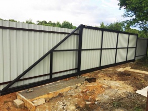 Откатные ворота с ручным управлением - пример 1 фото в Больших Дворах