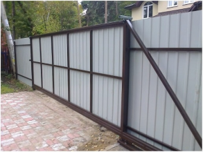 Откатные ворота из профнастила - пример 16 фото с установкой