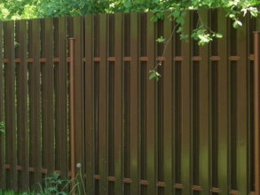 Забор из евроштакетника с бетонированием столбов 12 метров фото в Больших Дворах