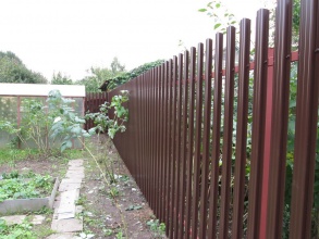 Забор из евроштакетника с забивными столбами 86 метров фото в Больших Дворах