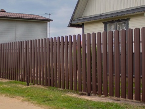 Забор из евроштакетника с забивными столбами 200 метров фото в Больших Дворах